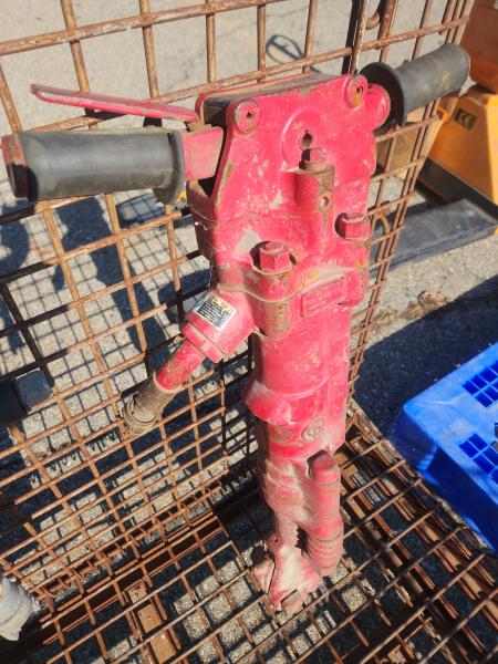 Chicago Pneumatic: CP-1240 (90LB) Paving Breaker