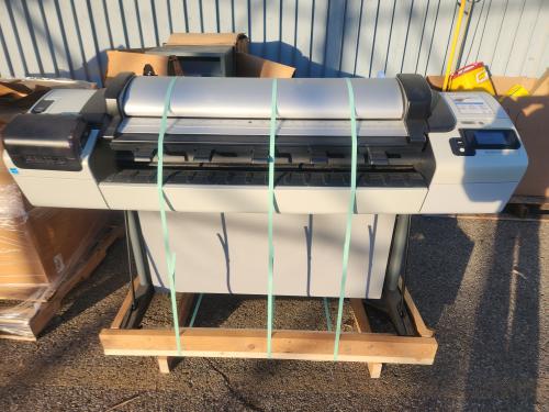 1 HP DESIGNJET PLOTTER