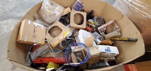 Lot of Various Automotive Parts - Image 1