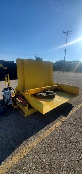 4500Lb Capacity Hydraulic Tipper/Sled.