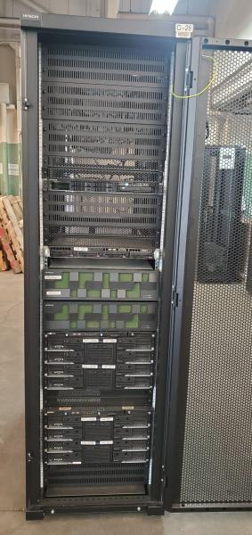 Hitachi Server Cabinet- 23"x48". Contains 4 Hitachi Blades(520XB1), Hitachi SMU400, 4 Brocade VDX 6740, Brocade IDX 6430-48, Hitachi Hana CR210 Management Server. No Keys