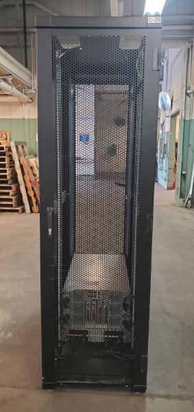 Hitachi Server Cabinet- 23"x48". Contains 2 Hitachi Blades(520XB1). No Keys. - Image 3