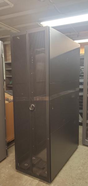 HP Server Cabinet, 23"x48". Missing Rear Door, No Keys. - Image 4