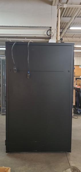 Hitachi Server Cabinet- 23"x48". Contains 4 Hitachi Blades(520XB1), Hitachi SMU400, 4 Brocade VDX 6740, Brocade IDX 6430-48, Hitachi Hana CR210 Management Server. No Keys - Image 5