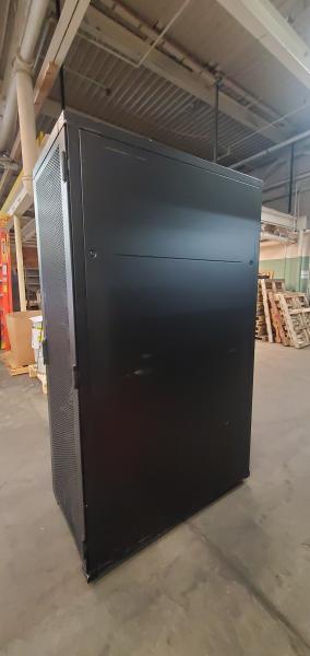 Hitachi Server Cabinet- 23"x48",  Contains 8 Hitachi HU-SVM, 1 Legrand 41739-01. No Keys. - Image 4