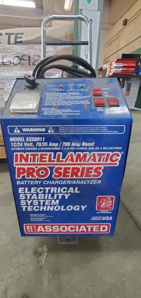 Associated Intellamatic Pro Series 12/24v Battery Charger/Analyzer. - Image 2