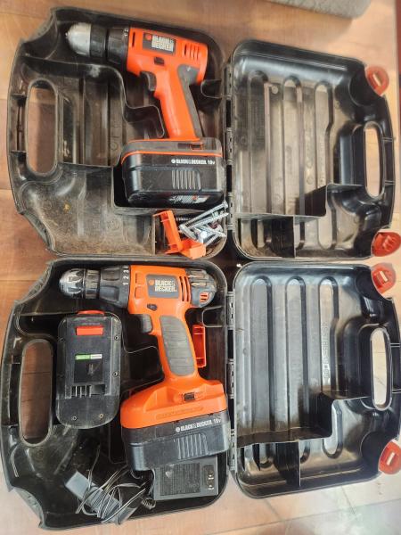 Lot of 2 Used Black and Decker 18v Cordlesss Drills, untested