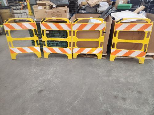 Lot of 4 Barrier Sections