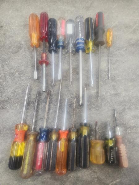 Lot of 19 Various Used Screwdrivers