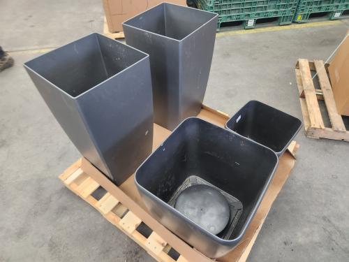 Lot of 4 Planters