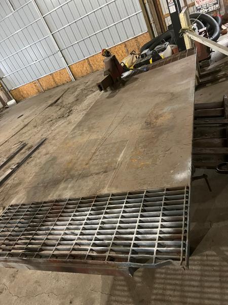 Metal Welding Table with Vice, Aprox 10-12'